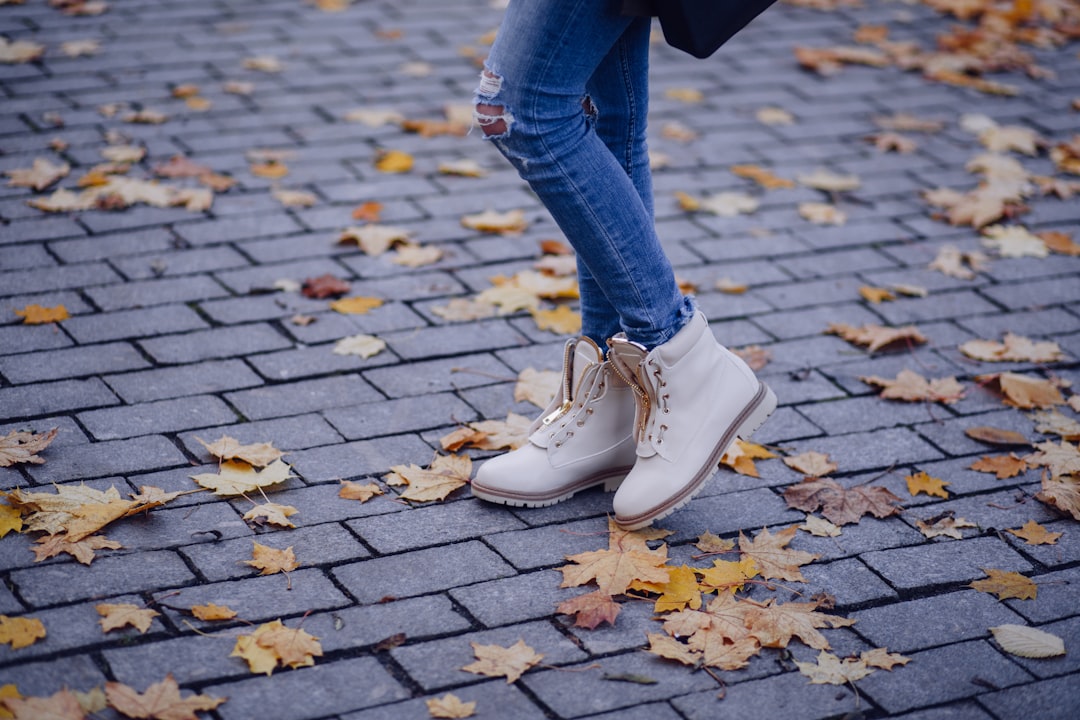 Boyfriend jeans vs mom jeans: Jaký je lepší styl?